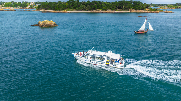 Nombreux voyageurs, compagnie Sur Mer Bréhat