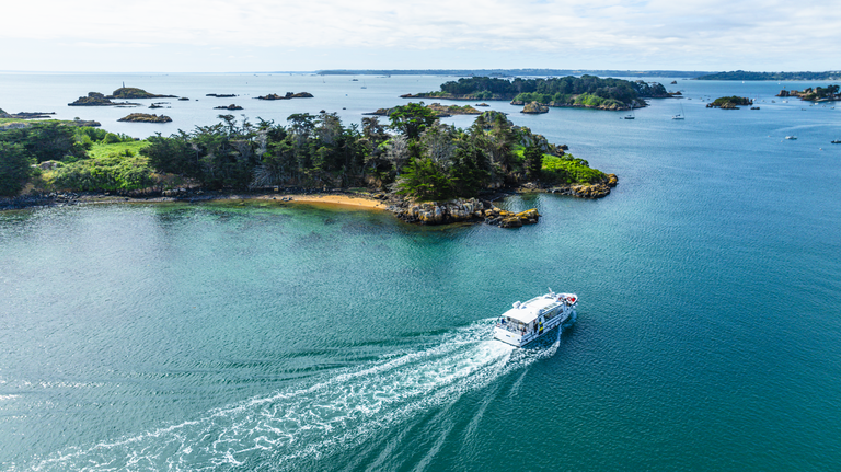 Tour de l'île de Bréhat, en navire couvert, compagnie Sur Mer Bréhat