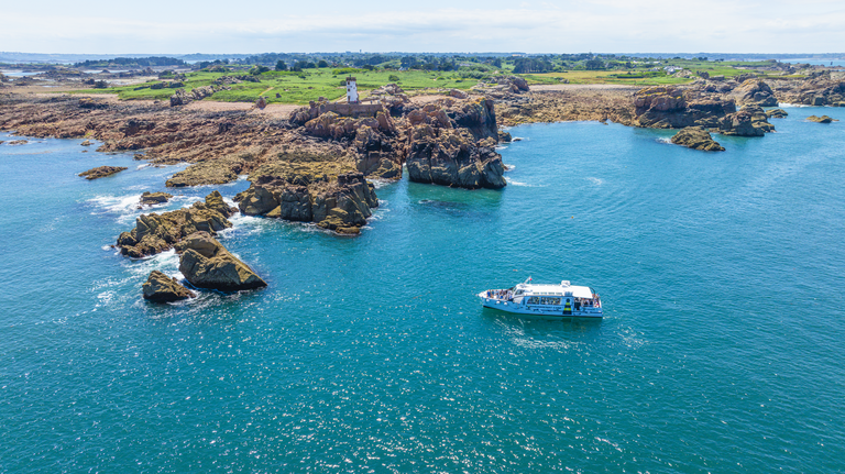 Tour de l'île de Bréhat, en navire couvert, compagnie Sur Mer Bréhat