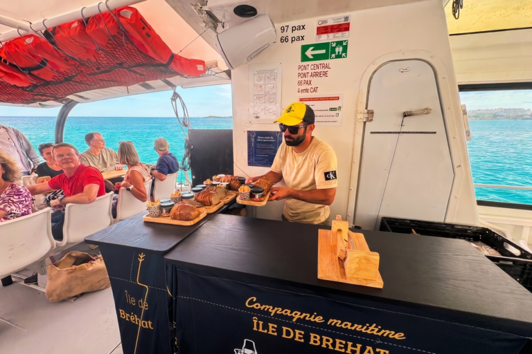 Prestation Tour de l'Île Premium à Thèmes, Compagnie Sur Mer Bréhat